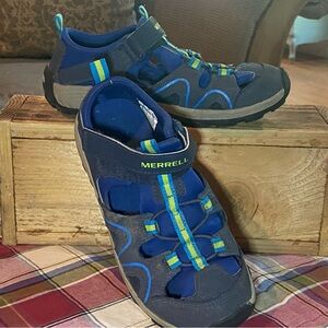 Boys Merrill hiking/water shoe cross- Excellent Condition